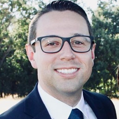 picture of therapist named Juan Zuluaga