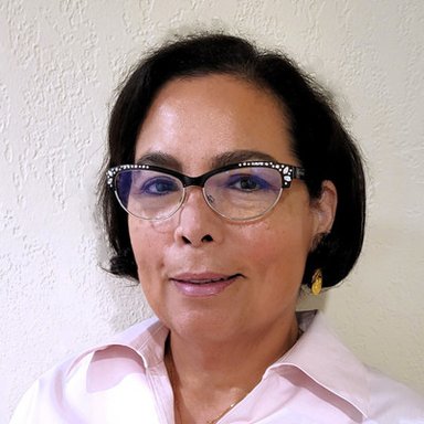 picture of therapist named Dr . Rachael Cresci