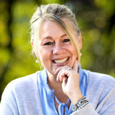 picture of therapist named Rebecca Turner