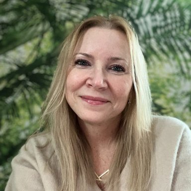 picture of therapist named Kelly McNamara