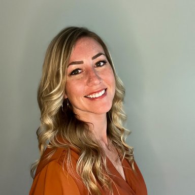 picture of therapist named Aly Brown